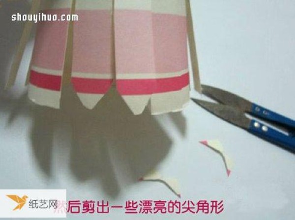 Illustrated tutorial on how to make lanterns from paper cups