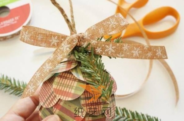 Simple and cute Christmas pine cone hanging ornaments making tutorial