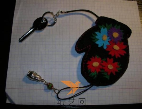 Tutorial on how to make a small glove fabric key chain