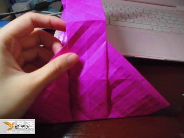 Very creative step-by-step illustration of Dielianhua love origami