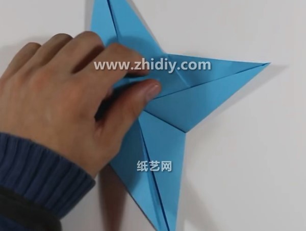 Three-dimensional origami dragonfly origami video tutorial