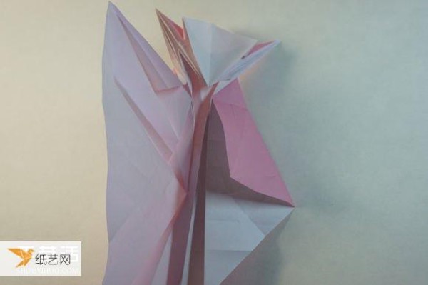 Illustrated step-by-step tutorial for girls using origami to fold something that looks complicated