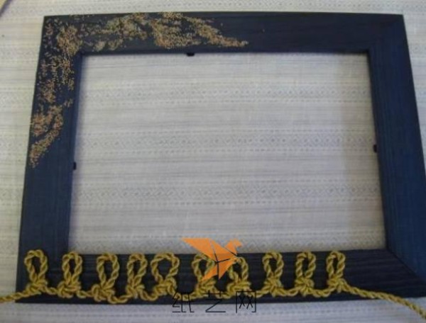 Tutorial on how to make an old photo frame for New Year’s gift with a new look