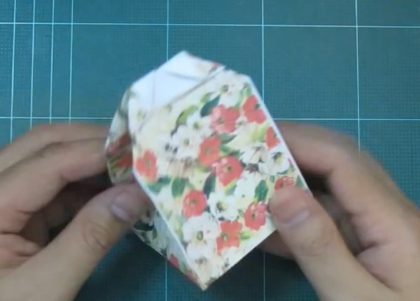 Origami video tutorial for simple handmade origami gift bags