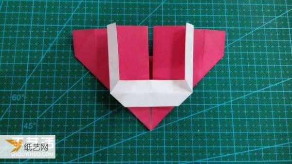 Hand-folded Valentines Day LOVE heart-shaped origami illustration tutorial