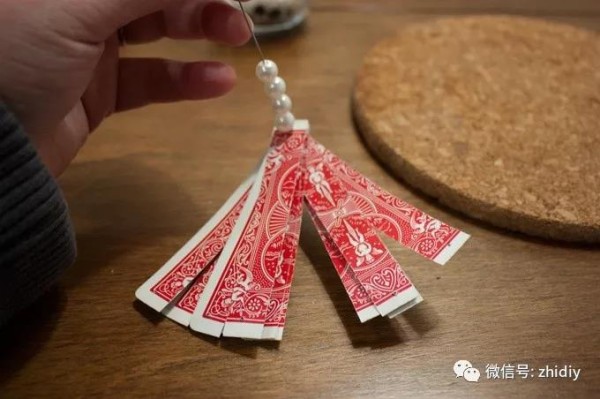 Turning waste into treasure! Unused playing cards can also be made into lanterns! (Illustrated tutorial)