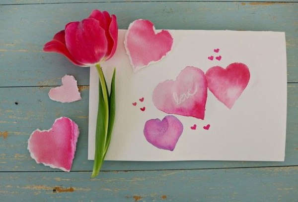 How to make handmade greeting cards with watercolor hearts for Valentines Day