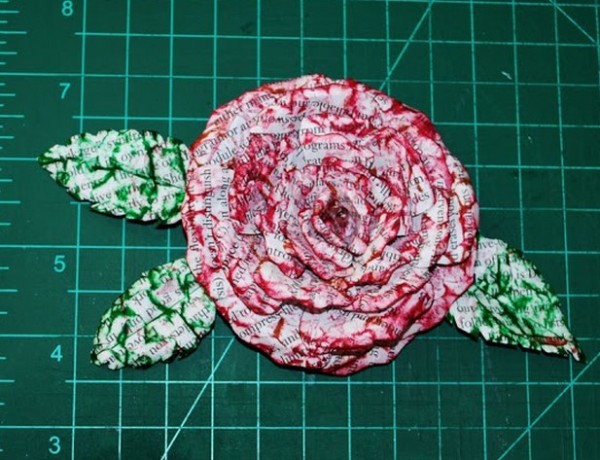 Use waste A4 paper and old books and periodicals to DIY exquisite paper flower design and production