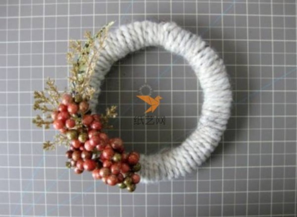 Creative DIY tutorial for turning waste into treasure and making a romantic decorative garland from wicker branches