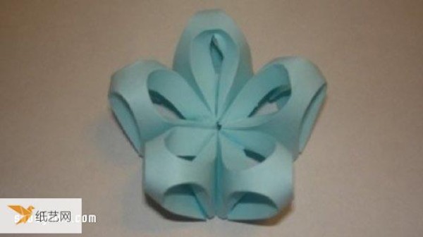 Illustrated tutorial on the folding method of three-dimensional cardboard flower balls