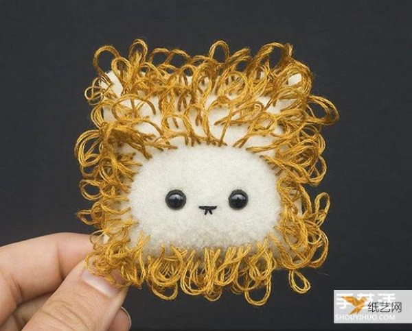 Challenge 100 consecutive days of cute felts sewn by artists