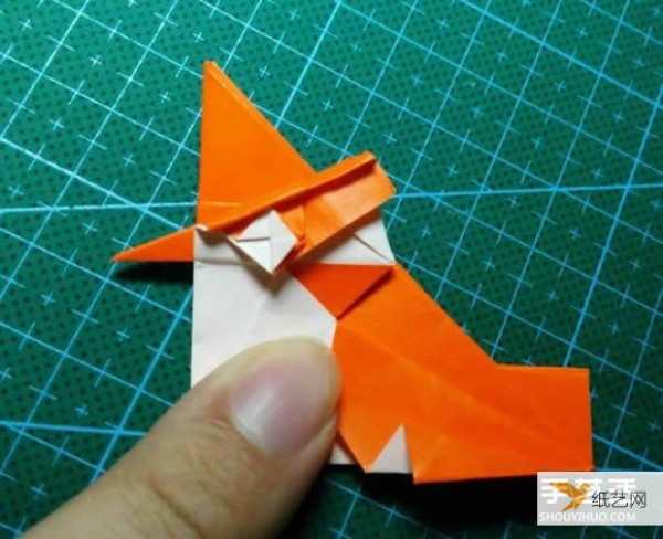 Detailed explanation of the manual method of folding a paper kingfisher tutorial.