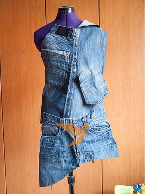 DIY tutorial on using old jeans waste to make work aprons