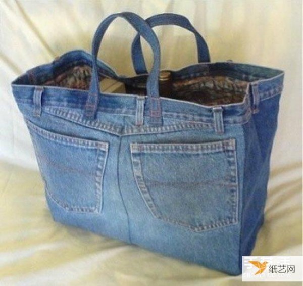 Wonderful handmade products using discarded jeans transformed into beautiful crafts