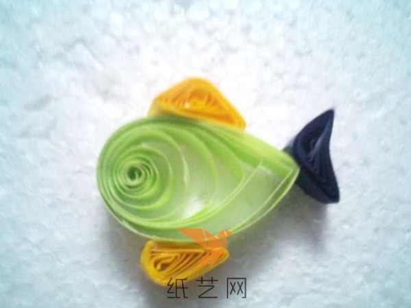 Simple paper quilling introductory tutorial for making paper quilling fish