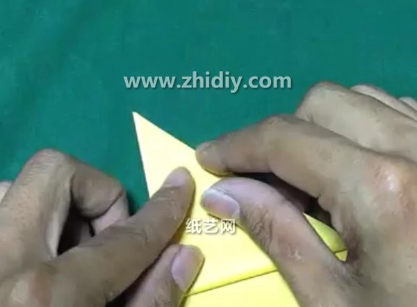 Video tutorial on how to make a three-dimensional origami chicken