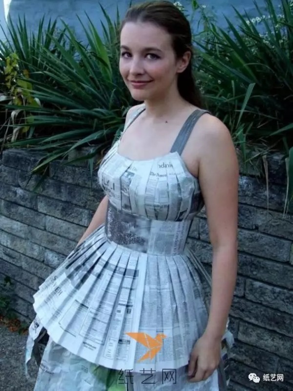 Clothes made from old newspapers, turned into treasure!