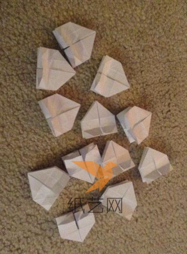 Detailed tutorial for making beautiful origami snowflakes