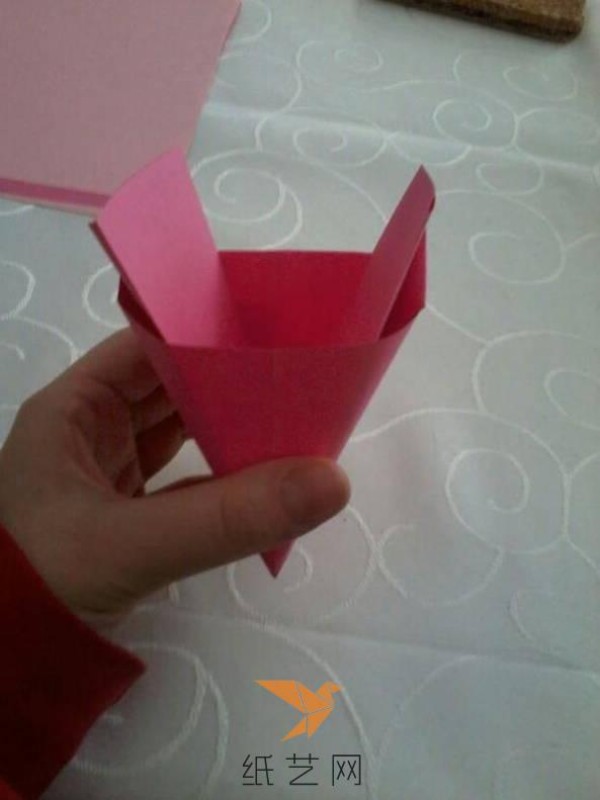 Tutorial on making an insertable origami pen holder