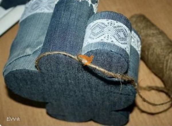 Turning waste into treasure: turning unworn jeans into a pen holder storage box