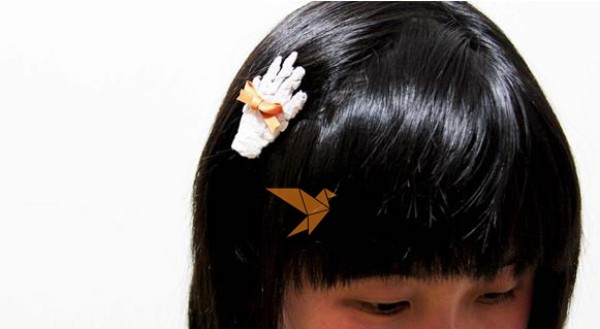 Tutorial on making cute Halloween skeleton hand hairpins