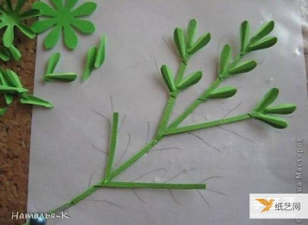 Illustration of the process of making beautiful chrysanthemums by hand using simple cardboard