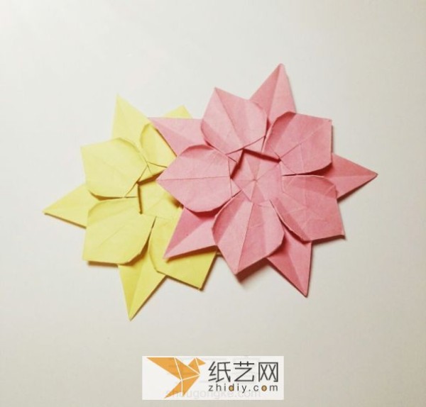 Tutorial on making origami cherry blossoms suitable for Christmas decoration