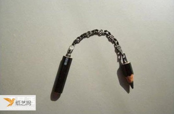 Tutorial picture of master-level pencil lead carving handmade products that looks super difficult