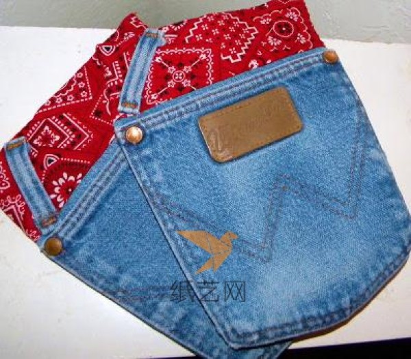 Using jeans waste to make small bags