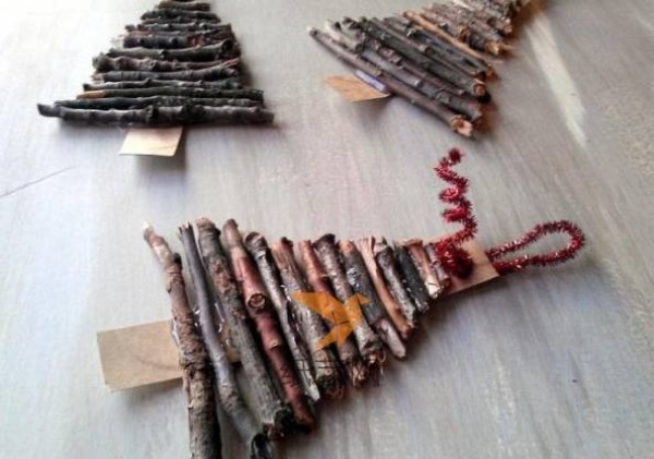 DIY tutorial for Christmas tree decoration using branches