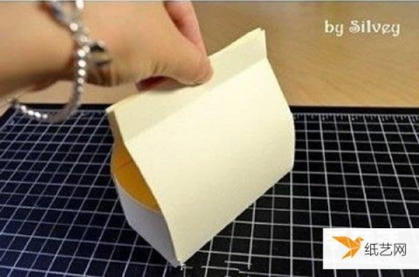 Let’s talk in detail about how to make an origami box. Expand the diagram.