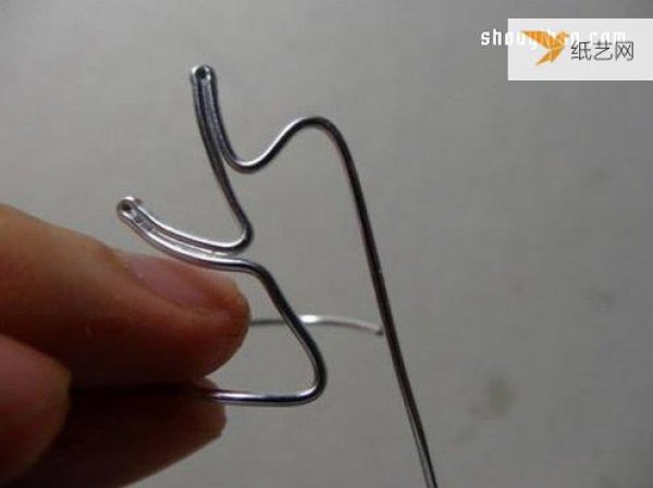 Illustrated tutorial on how to make an antler shaped aluminum wire ring