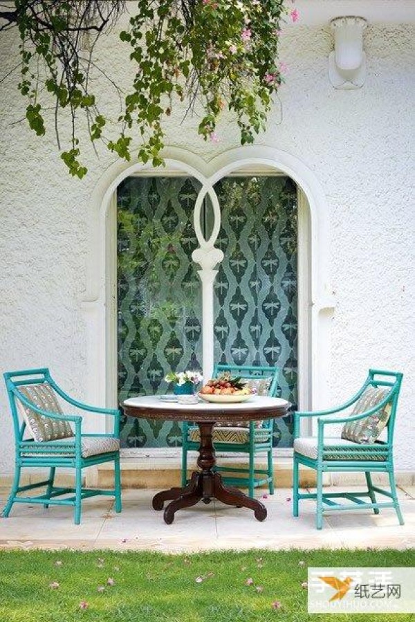 I also hope to have a balcony like this. An urban oasis privately owned by an interior designer.