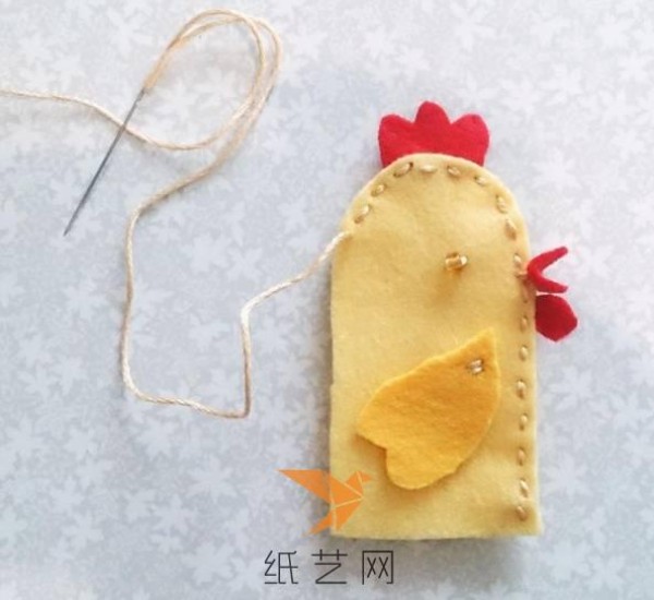 Tutorial on how to make a cute and simple finger puppet rooster for New Year’s gift