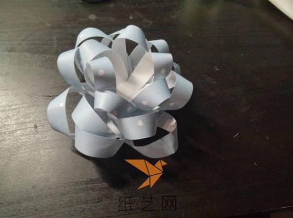 Tutorial on making paper art flowers for teachers day gift wrapping decoration