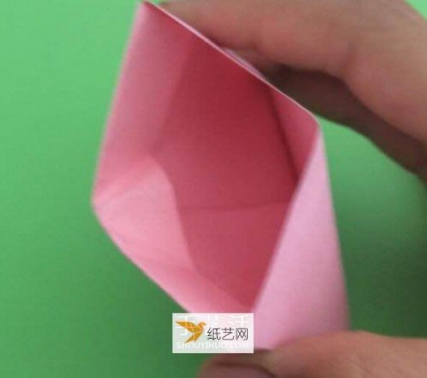 How to fold a simple triangular paper box with a love lock