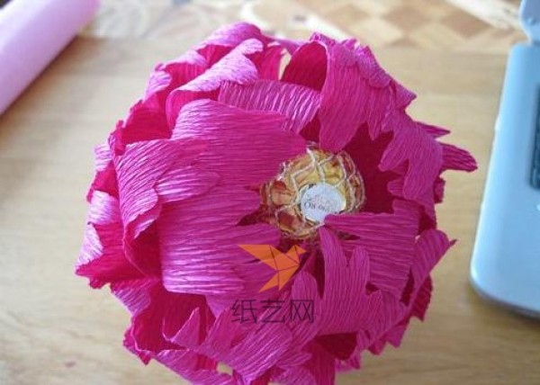 Tutorial on how to make elegant peony chocolate paper flowers