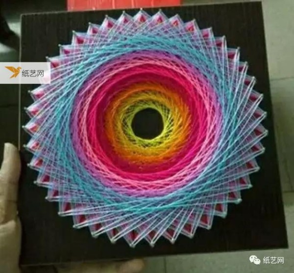 A piece of yarn and a few nails make a beautiful decorative painting!