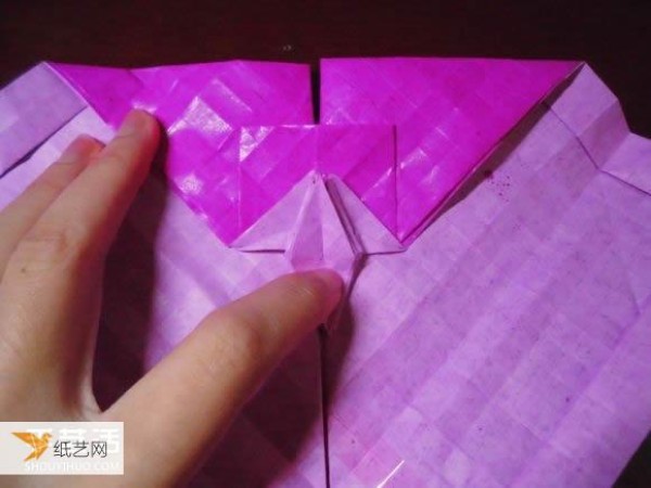 Very creative step-by-step illustration of Dielianhua heart origami