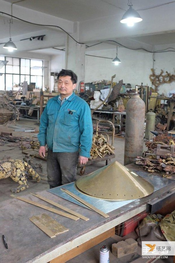 Design of brass umbrella tables and stools based on traditional Chinese oil-paper umbrellas