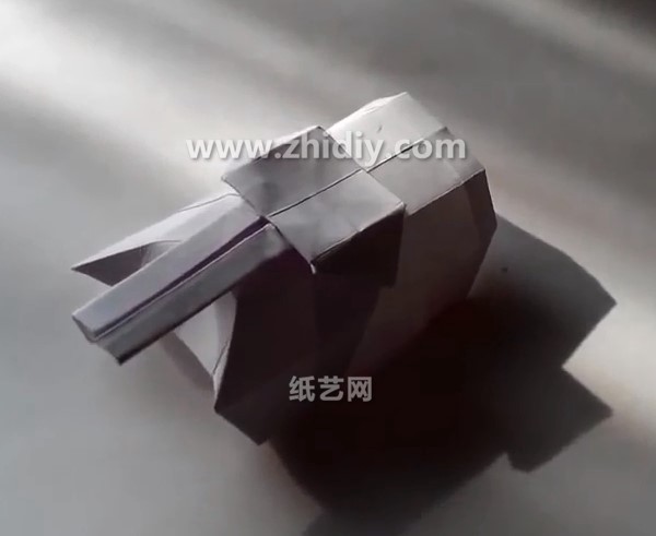 Origami video tutorial for three-dimensional origami tank