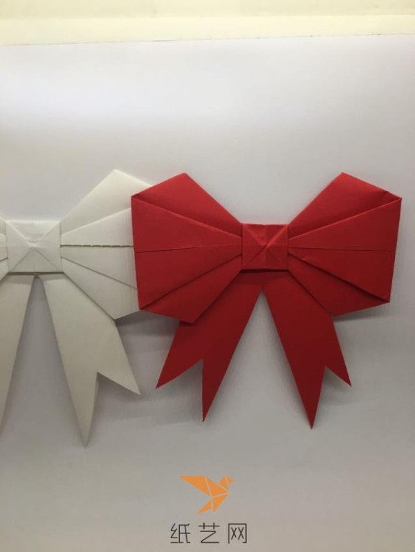 How to make an origami bow from a piece of paper