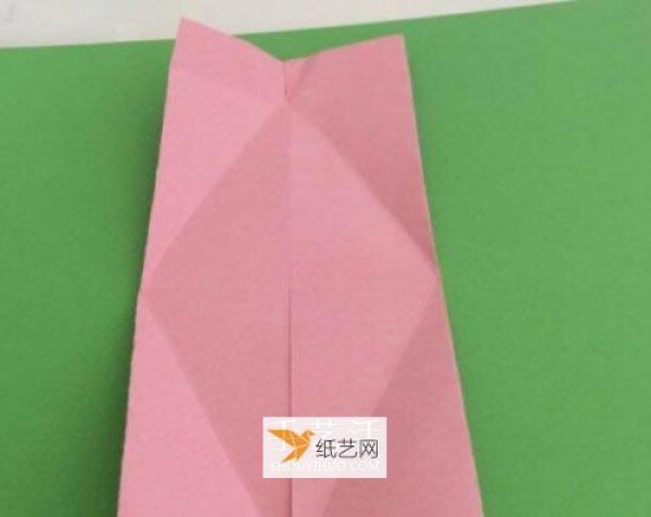 How to fold a simple triangular paper box with a love lock