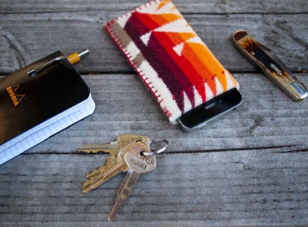 Teach you step by step how to make a simple IPHONE mobile phone case with non-woven fabrics