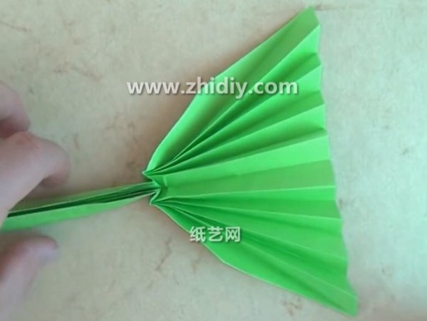 Tutorial on how to make a simple origami broom by hand