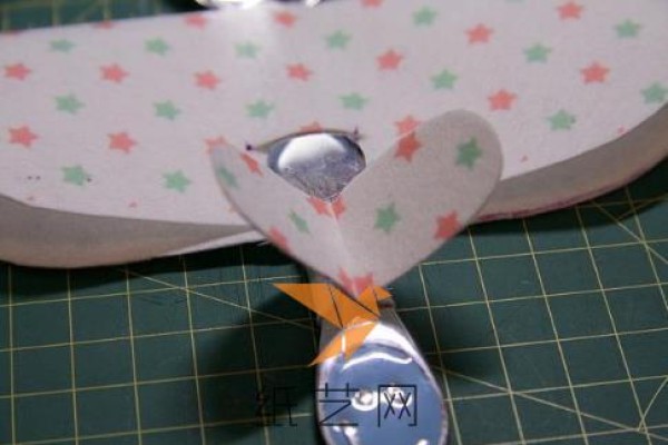 Tutorial on how to make a spoon and small airplane for New Year party decorations