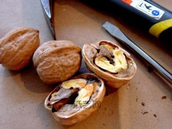 Tips for turning walnuts into treasures and a tutorial on how to make gift packaging boxes