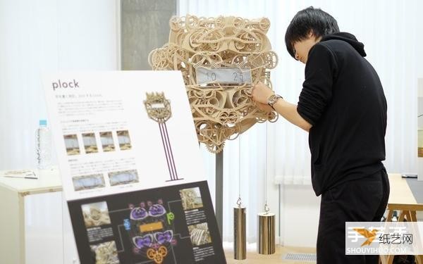 Art students use 400 movable parts to make a wooden mechanical clock