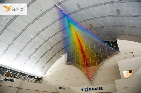 Comprehensive display of large-scale silk thread weaving art - a colorful rainbow simulating an airplane