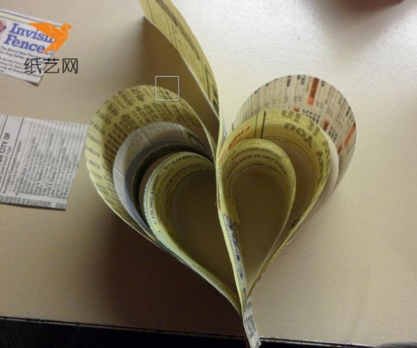 Tutorial on how to make romantic heart-shaped decorations by using old books and newspapers from waste